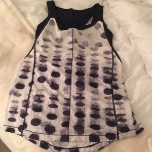 Black/white lululemon tank w/built-in sports bra